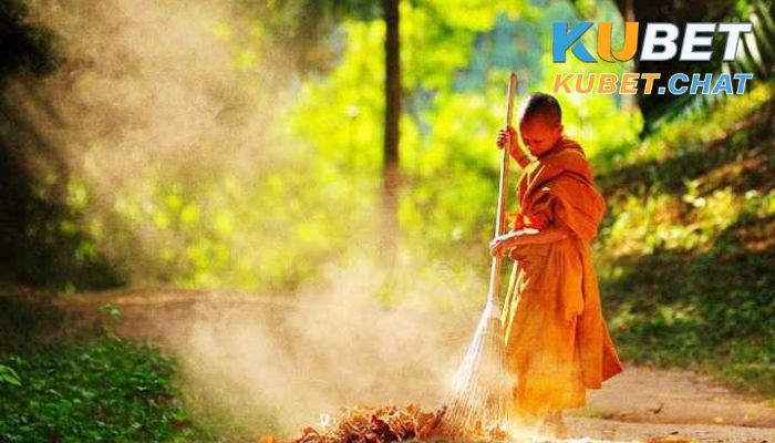 Mơ thấy sư thầy là điềm gì? 101 số nên đánh qua giấc mơ này 2 Chiêm bao gặp sư thầy quét lá ở sân chùa