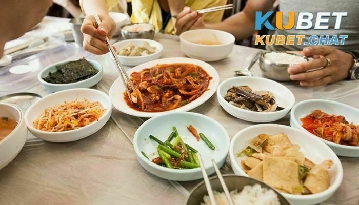 Mơ thấy ăn cơm là điềm gì? Nên đánh số mấy với giấc mơ này? 4 Mơ tháy ăn cơm đánh số gì?