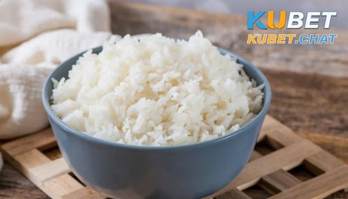 Mơ thấy ăn cơm là điềm gì? Nên đánh số mấy với giấc mơ này? 3 Mơ thấy ăn cơm trắng dẻo
