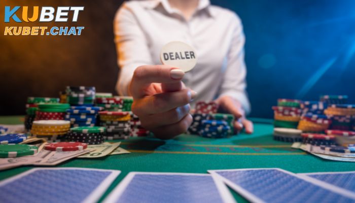Dealer Poker - Bí mật về người chia bài trong casino 1 Dealer Poker là gì