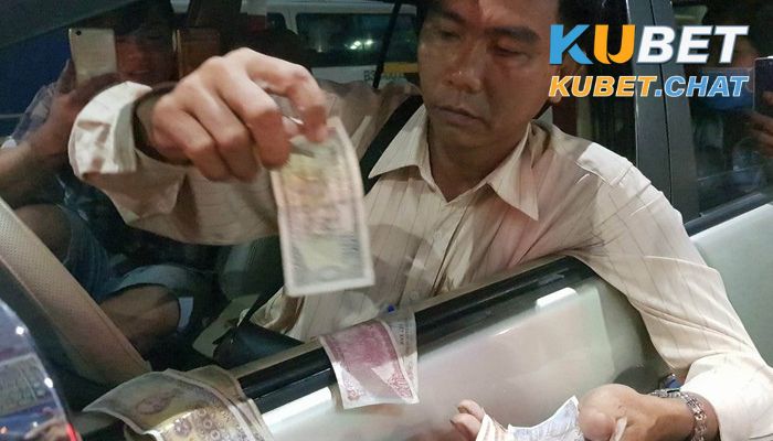 Mơ thấy tiền 1000 đánh con gì? Giấc mơ mang điềm tốt hay xấu 2 Mơ thấy tiền 1000 đánh con gì khi bị ngâm nước