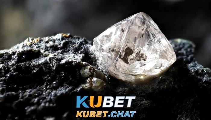 Mơ thấy kim cương có điềm báo gì? Nên đánh con số gì để đổi đời 2 Mộng thấy mình được trả ơn bằng một chiếc nhẫn kim cương