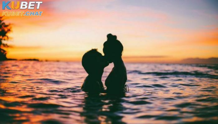 Mơ thấy hôn nhau đánh số nào chuẩn và có ý nghĩa gì? 4 Mơ thấy hôn nhau đánh con gì để trúng lớn