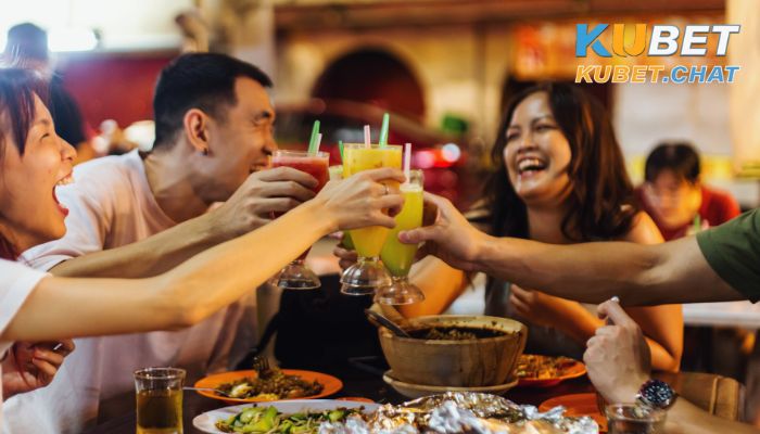 Mơ thấy ăn uống là điềm gì và đánh số nào chuẩn? 2 Mơ thấy ăn uống vui vẻ cùng với bạn bè